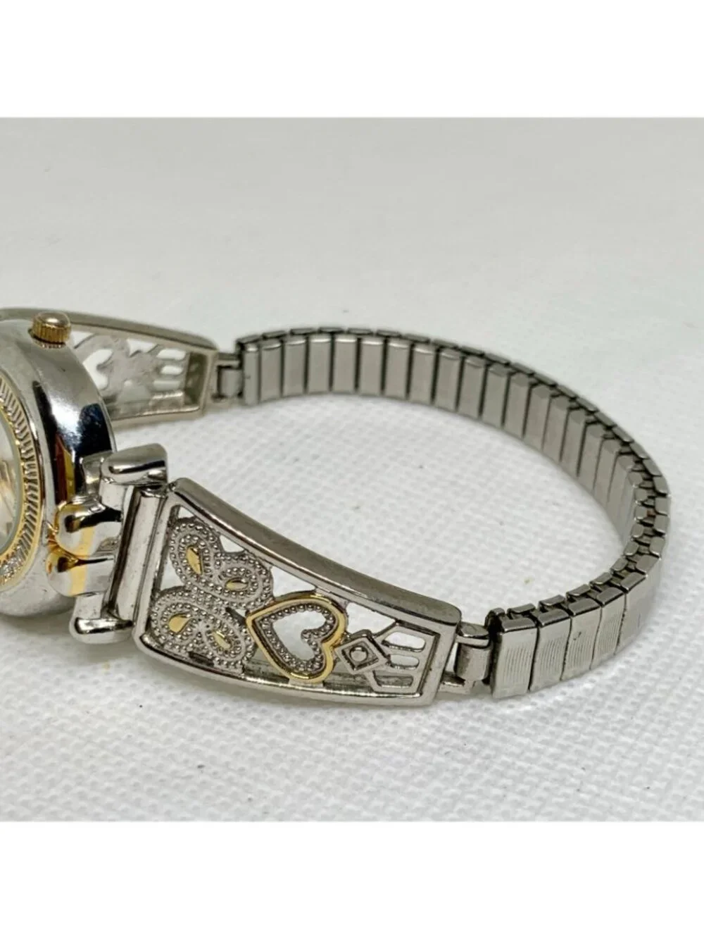Women’s vintage watch quartz analog silver gold tone 25mm round running